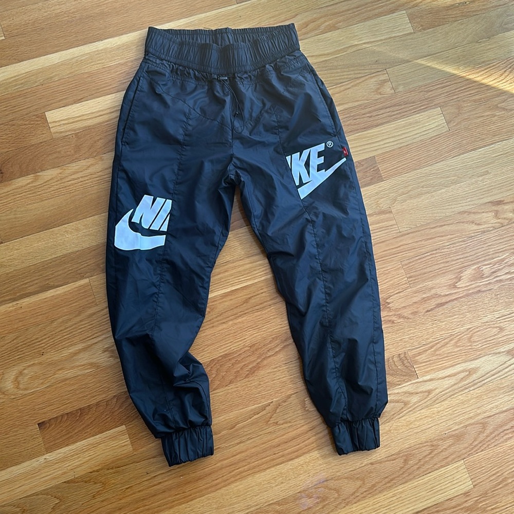 Women’s Nike swish pants